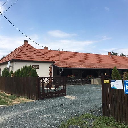 Vadászház Hotel Egyhazasradoc Exterior foto